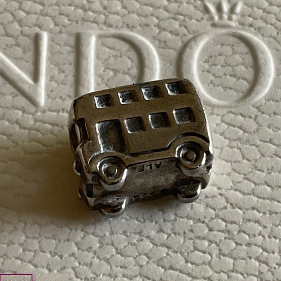 Pandora London Union Jack bus - Picture 3 of 4
